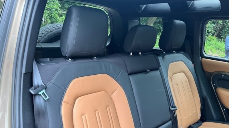 内装後方シート