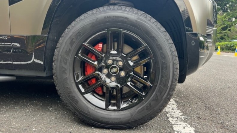 タイヤホイール前