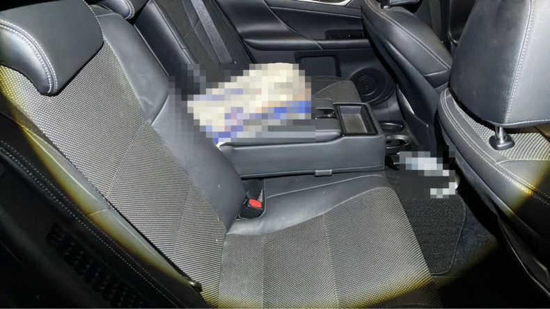 内装後方シート