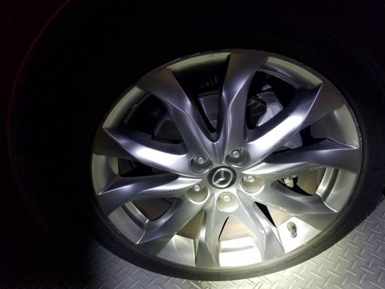 タイヤホイール前