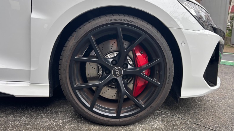 タイヤホイール前