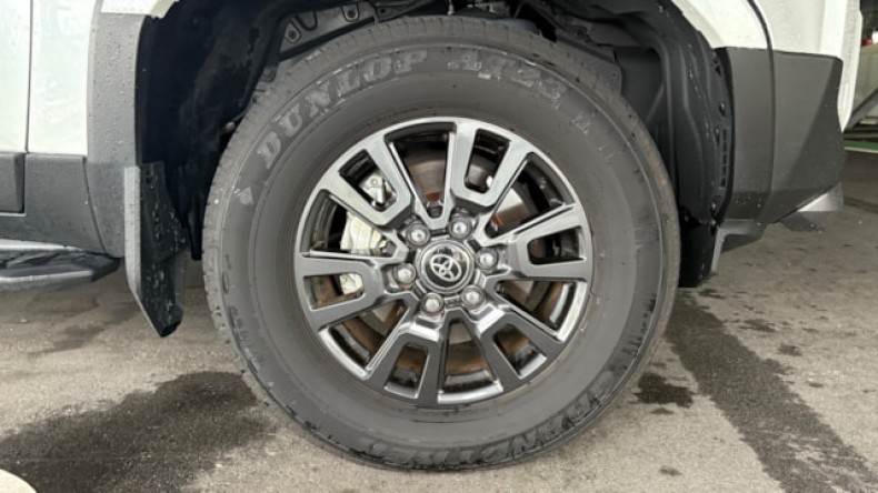 タイヤホイール前