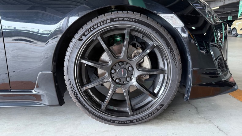 タイヤホイール前