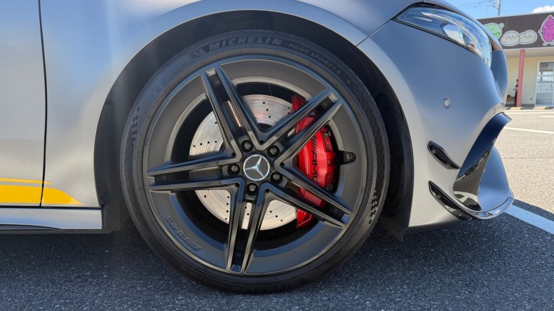 タイヤホイール前