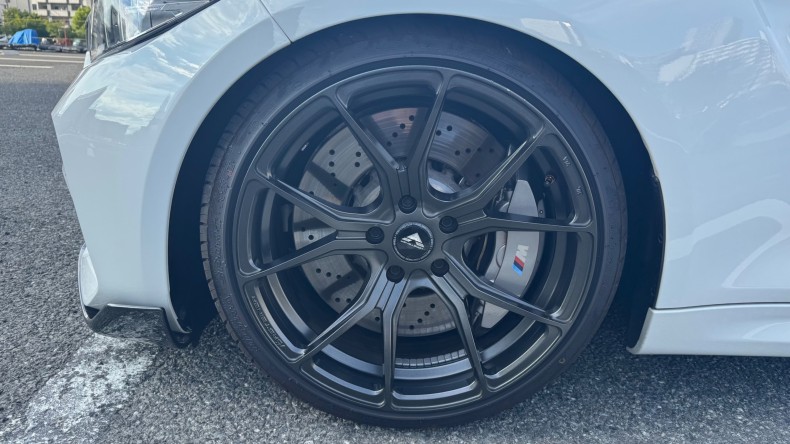 タイヤホイール前