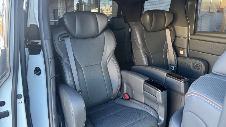 内装後方シート