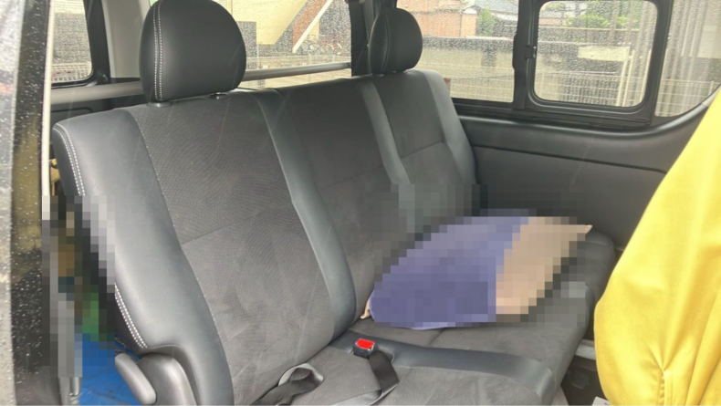 内装後方シート