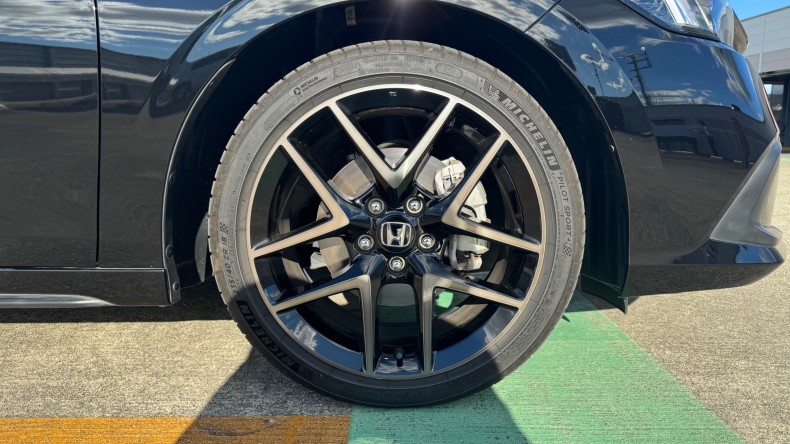 タイヤホイール前