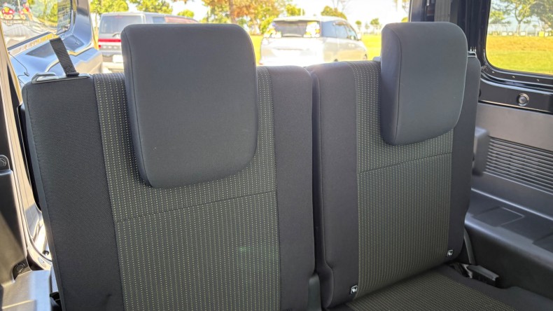 内装後方シート