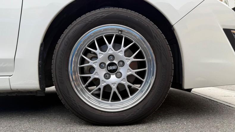 タイヤホイール前