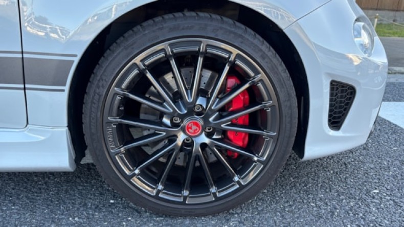 タイヤホイール前