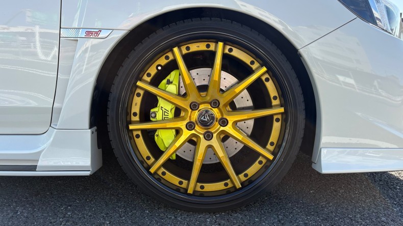 タイヤホイール前