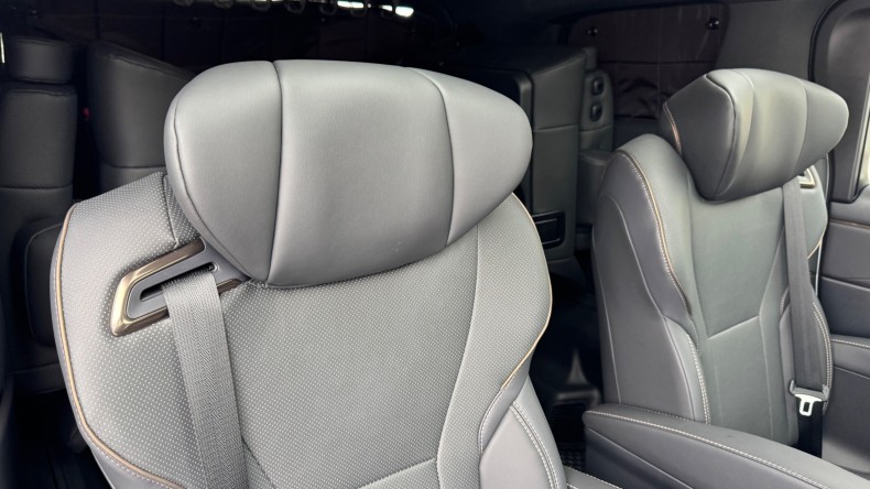 内装後方シート