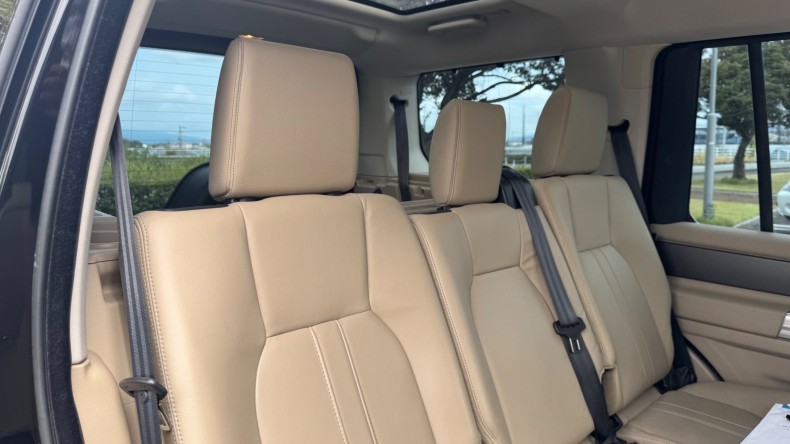 内装後方シート