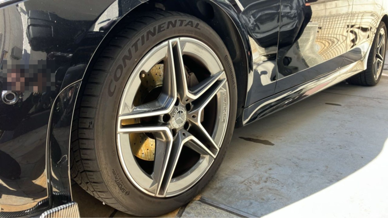 タイヤホイール前