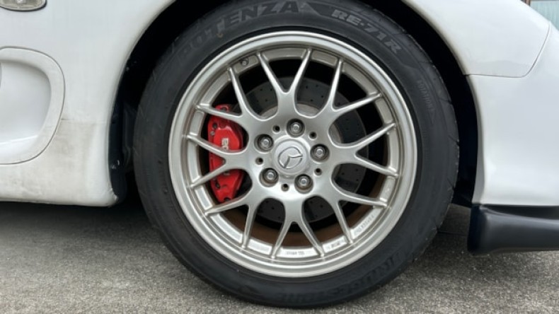 タイヤホイール前