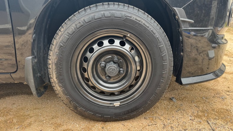 タイヤホイール前