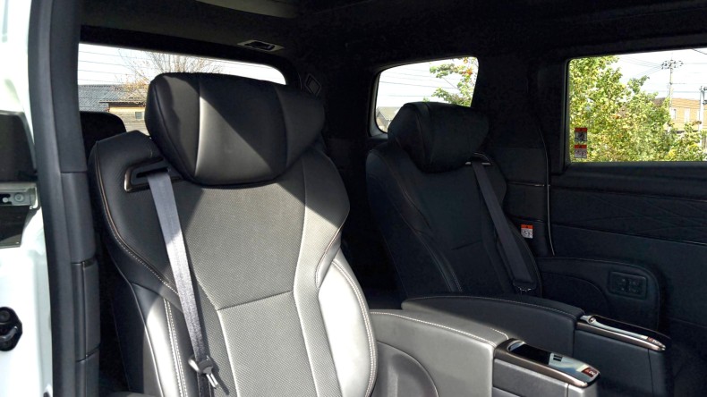 内装後方シート