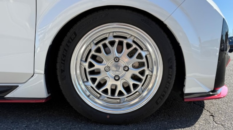 タイヤホイール前