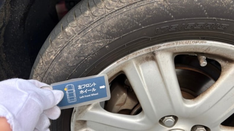 タイヤホイール前