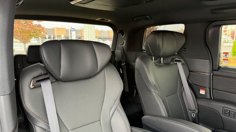 内装後方シート