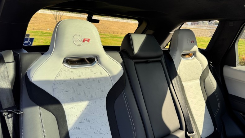 内装後方シート