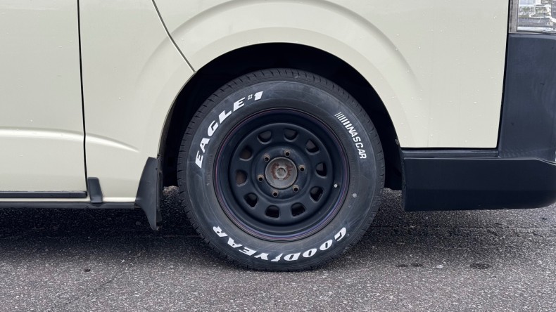 タイヤホイール前