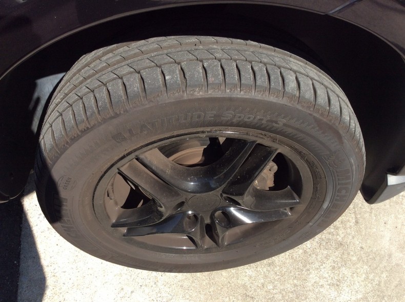 タイヤホイール前