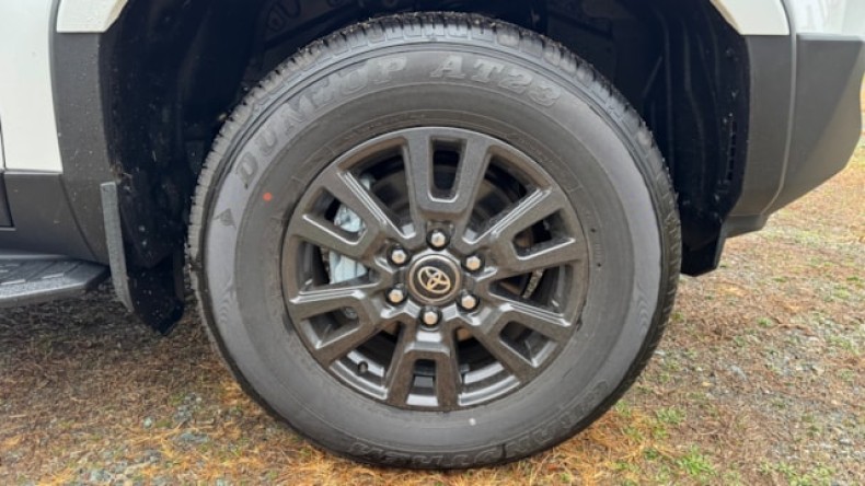 タイヤホイール前