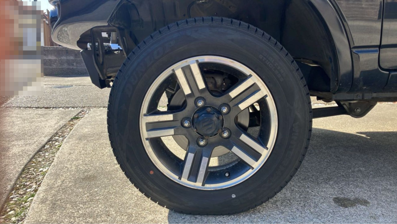 タイヤホイール前