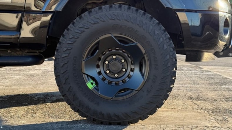 タイヤホイール前