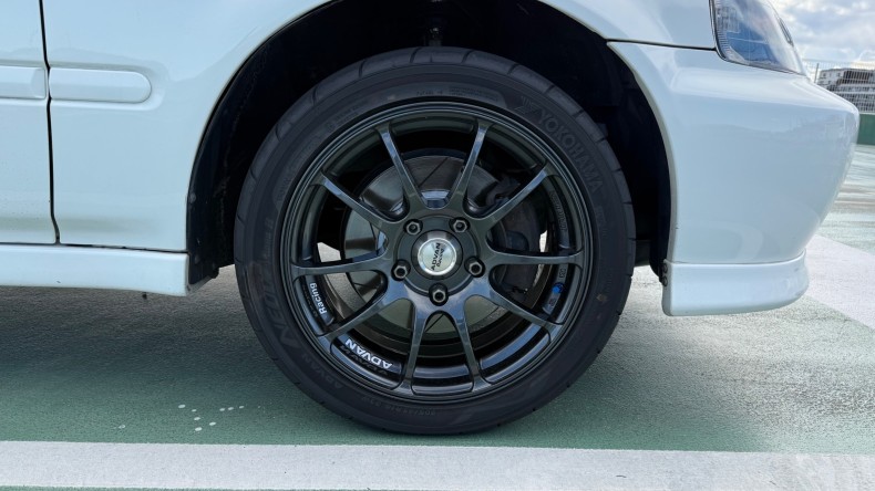 タイヤホイール前