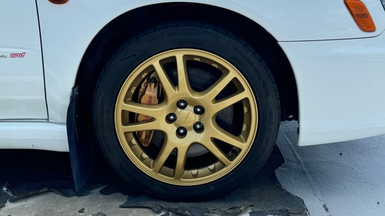 タイヤホイール前