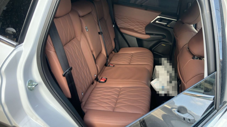 内装後方シート