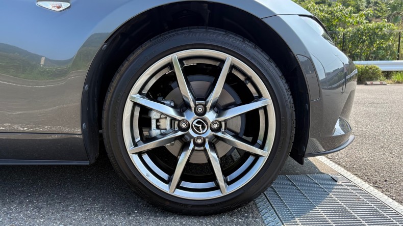 タイヤホイール前