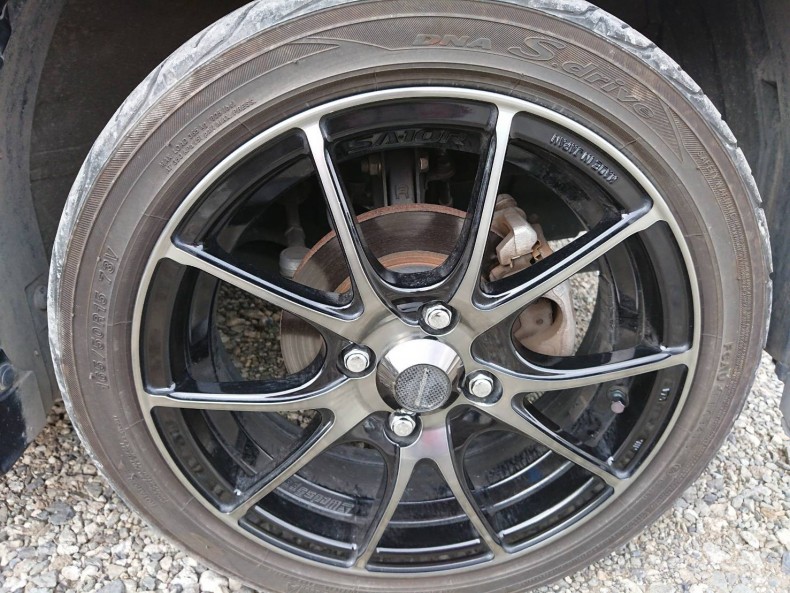 タイヤホイール前