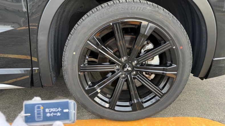 タイヤホイール前
