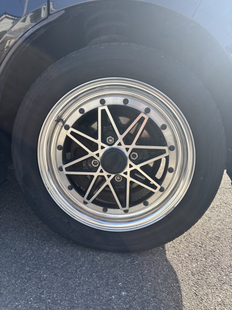 タイヤホイール前