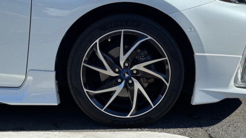 タイヤホイール前