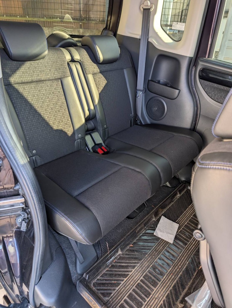 内装後方シート