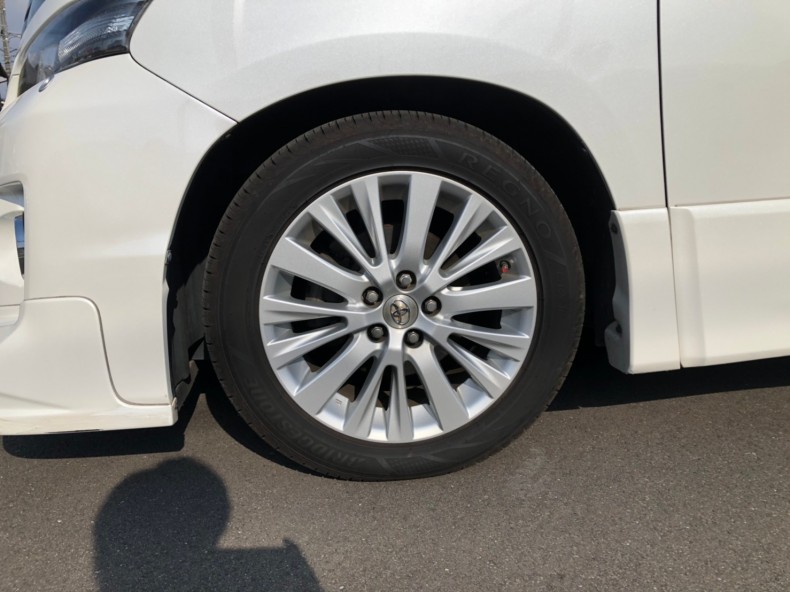 タイヤホイール前