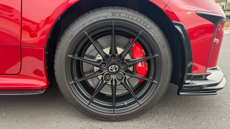 タイヤホイール前