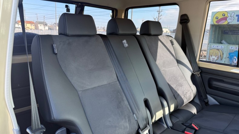 内装後方シート