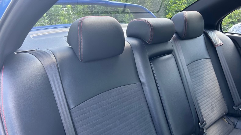 内装後方シート