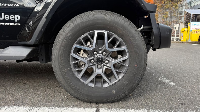 タイヤホイール前