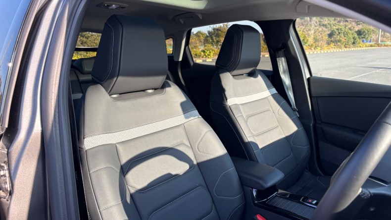 内装前方シート