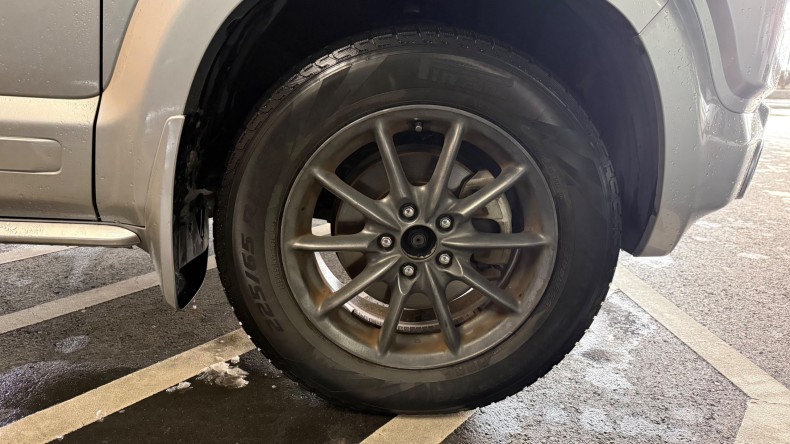 タイヤホイール前