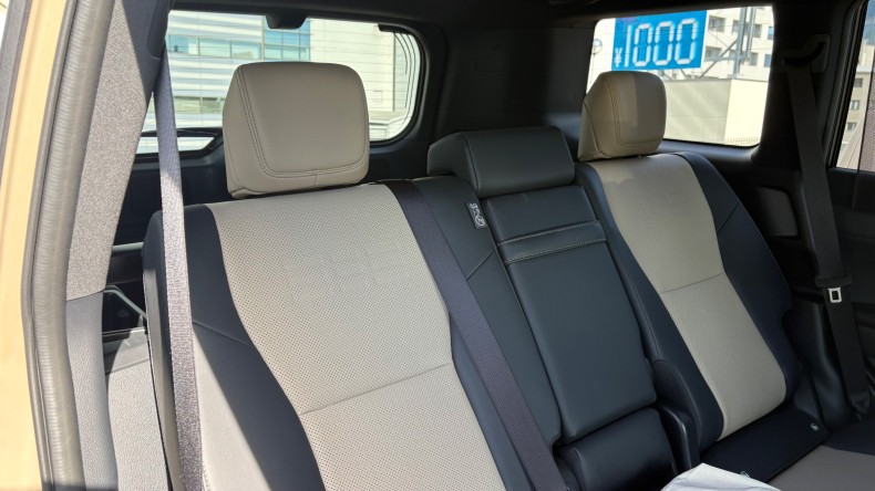 内装後方シート