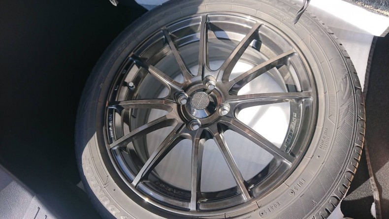 タイヤホイール前