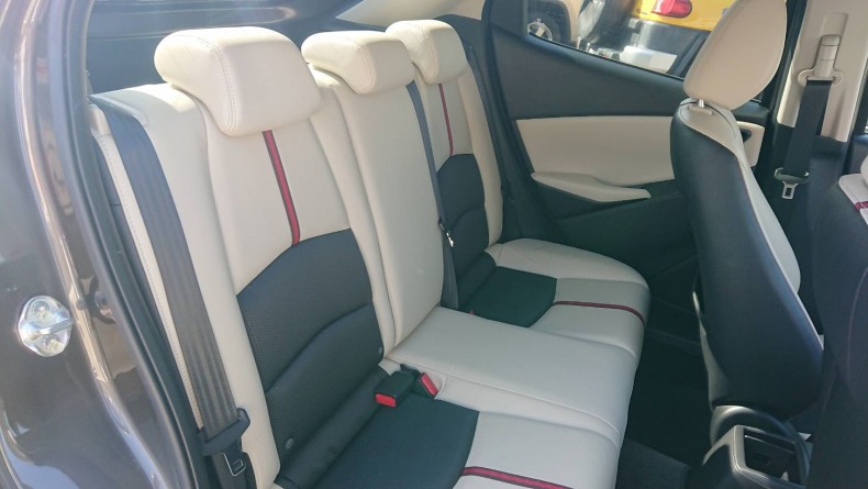 内装後方シート